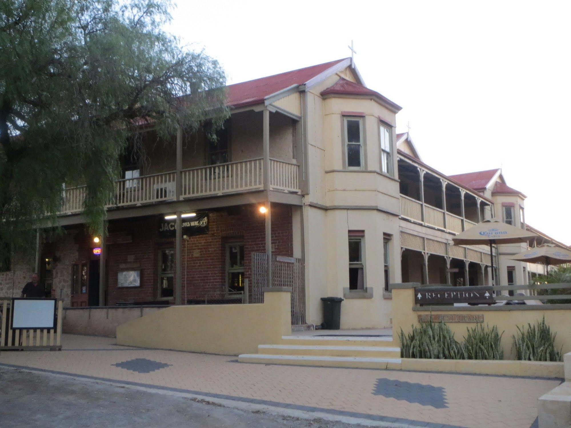 The Priory Hotel Донгара Экстерьер фото